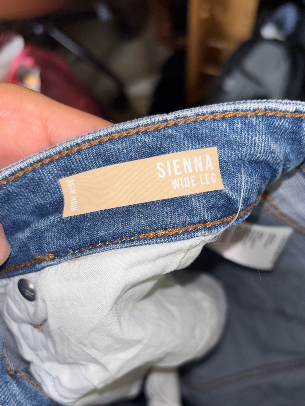 Kit from The Kloth Sienna Wide Leg Rose Gold Paint Jeans Size 4 - Picture 6 of 7